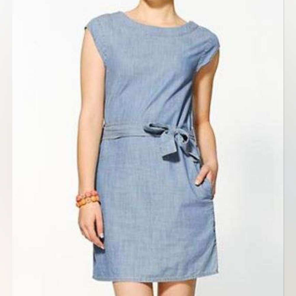 NWOT Hive & Honey Boutique Light Chambray Denim Belted Soft Dress sz M